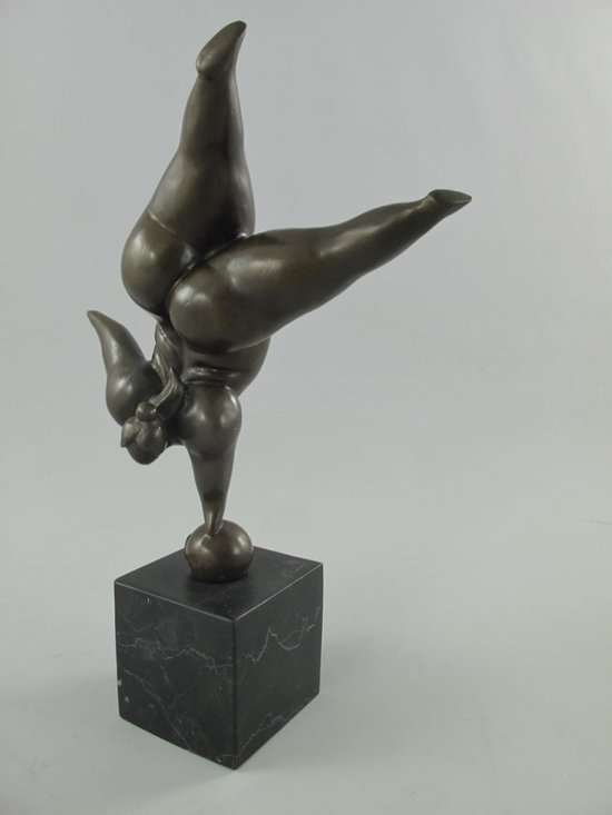 Bronzen beeld - Dikke dame Handstand - Bronzen figuur - 34 cm hoog