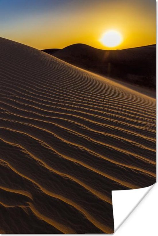 Coucher de soleil sur les dunes de sable dans le désert du Sahara au Maroc  Poster... | bol