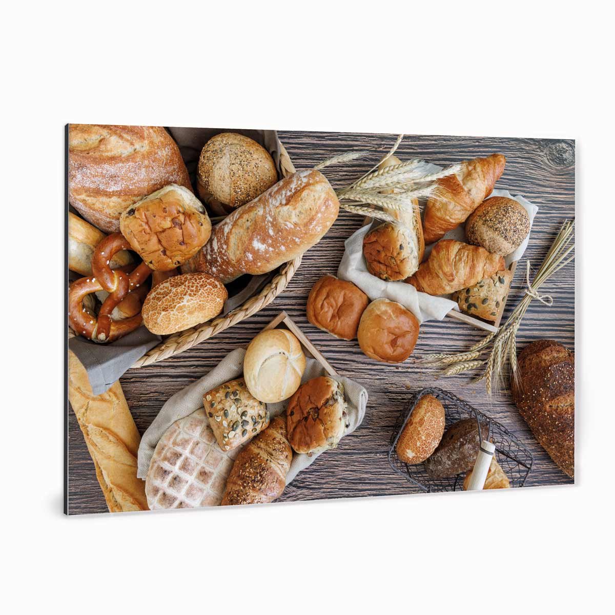 Fotoprint op aluminium - Vers brood op de plank - 45x30 cm | Superhoge printkwaliteit afdruk | Extra stevig 4 mm Alupanel-Blauwbond | Voorzien van een matte afwerking | Inclusief UV-coating | Geschikt voor binnen én buiten