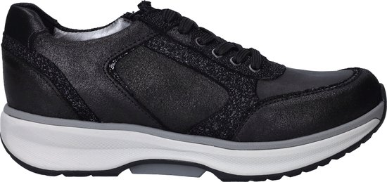 Sneaker noire à lacets, détails pailletés et semelle blanche, de côté.