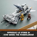 LEGO Star Wars "Pirate Snub Fighter" model op tafel met twee minifiguren.