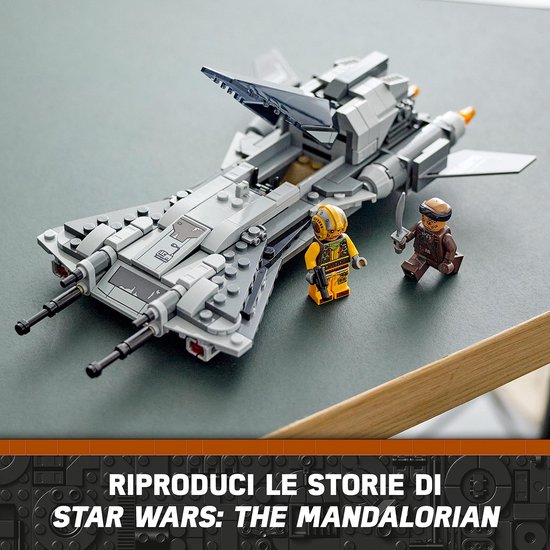 LEGO Star Wars "Pirate Snub Fighter" model op tafel met twee minifiguren.