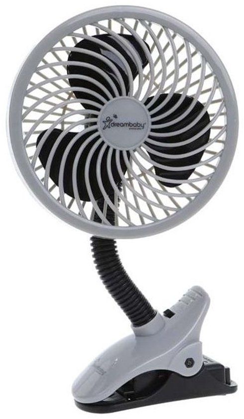 Grijze clip-on ventilator met flexibele zwarte hals. De ventilator heeft een ronde behuizing met zwarte bladen.
