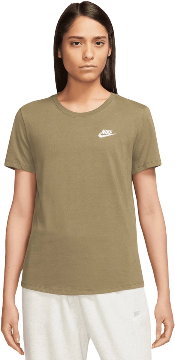 Nike sportswear club essentials t-shirt in de kleur ecru. Creme