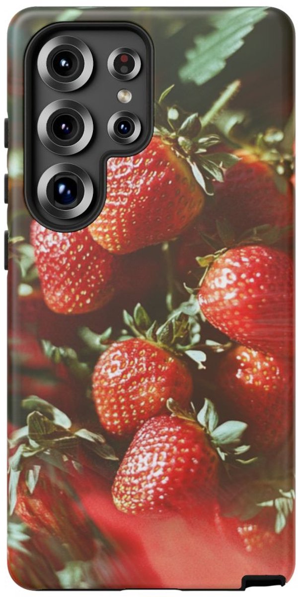 Verse Rode Aardbeien in Cluster – Telefoonhoesje Geschikt voor Galaxy S25 Ultra