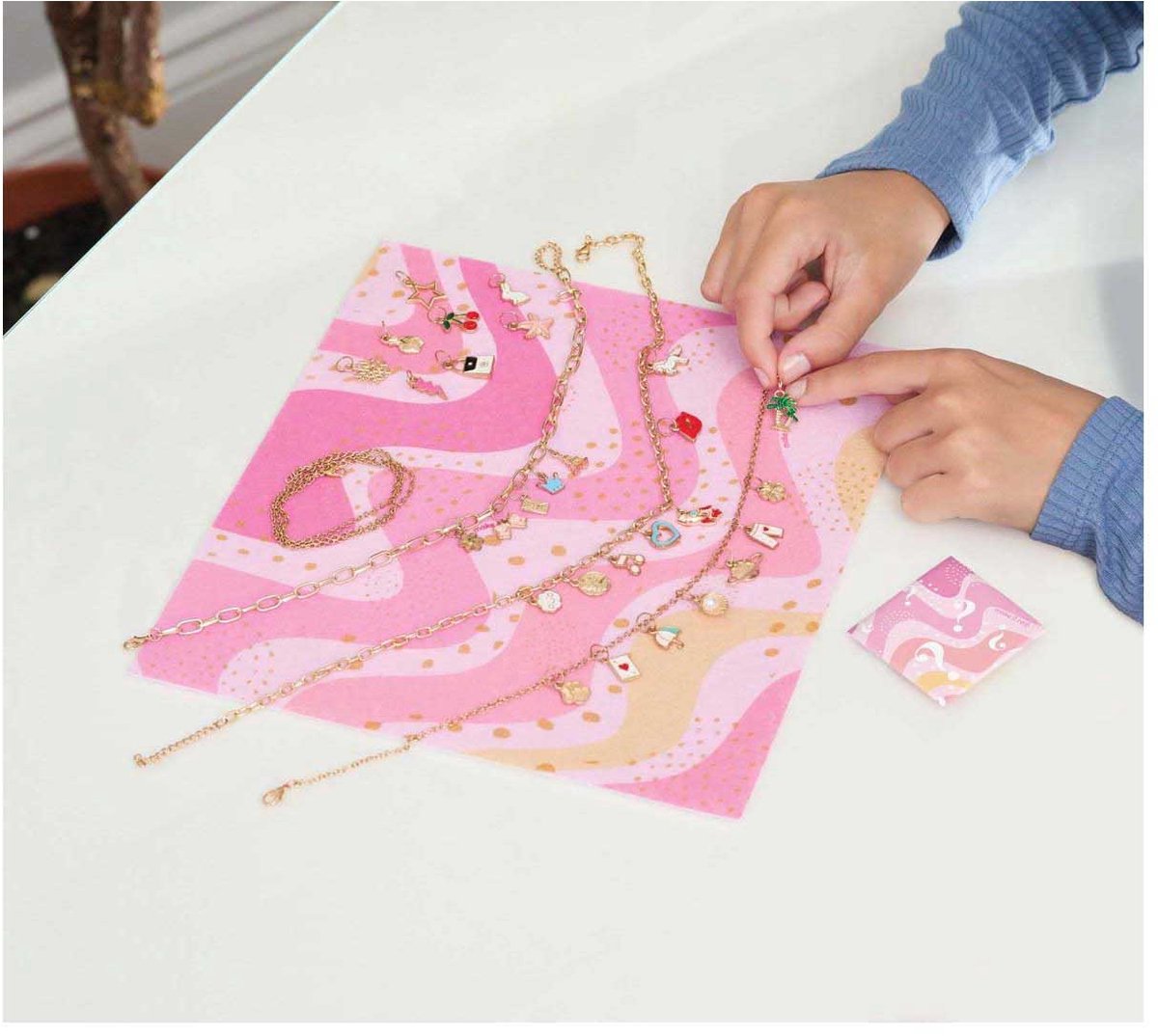 Make it Real - DIY 'Betoverende Bedels' Sieradenset - Maak 4 unieke kettingen — cadeau in Spellen & Speelgoed - foto 5