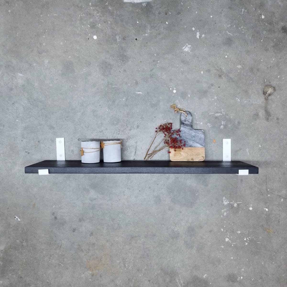 GoudmetHout Wandplank Industrieel - 50 x 25 cm Muurplank - Zwart Eiken Hout - Decoratie Wandrek & Boekenrek - Hangplank Keuken - Wall Shelf + 2 Mat Witte Plankdragers van Staal Zwart - Mat wit - 25 cm