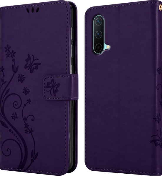 Étui de téléphone violet avec motif de fleurs et de papillons, ouvert et fermé, avec caméra de téléphone visible.