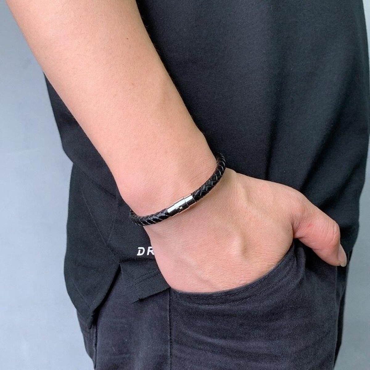 Joboly Stoere ronde mannen / heren armband gevlochten met handige sluiting - Heren - Zwart - 18 cm - Joboly