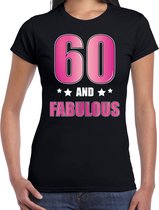 60 and fabulous verjaardag cadeau t-shirt / shirt - zwart met roze en witte letters - voor dames - 60ste verjaardag kado shirt / outfit L