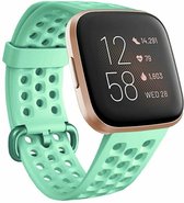 Siliconen Smartwatch bandje - Geschikt voor  Fitbit Versa / Versa 2 siliconen bandje met gaatjes - aqua - Maat: S - Horlogeband / Polsband / Armband