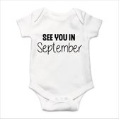 Soft Touch Rompertje met Tekst - See you in September - Zwangerschapsaankondiging - Coming Soon Rompertje - Wit/Zwart | Baby rompertje met leuke tekst | | kraamcadeau | 0 tot 3 maanden | GRATIS verzending