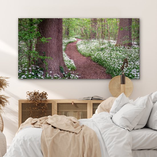 MuchoWow® Glasschilderij 160x80 cm - Schilderij acrylglas - Bos - Pad - Bloemen - Wit - Foto op glas - Schilderijen