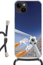 Geschikt voorApple Iphone 14 - Crossbody Case - Een illustratie van een keeper die de voetbal tegenhoudt - Jongetje - Meisjes - Kind - Siliconen - Crossbody - Backcover met Koord - Telefoonhoesje met koord - Hoesje met touw