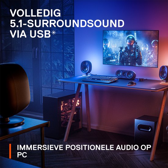 Gaming setup met speakers en een bureau, deels in een kamer.