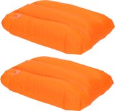 2x Opblaasbare kussentjes oranje 28 x 19 cm - Reiskussens - Opblaasbare kussens voor onderweg/strand/zwembad