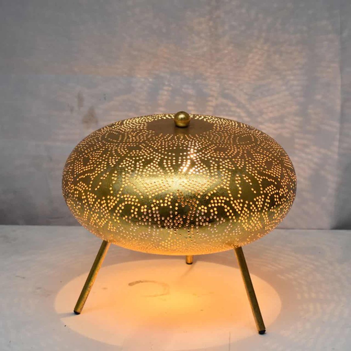 Oosterse tafellamp Filigrain Ufo Design | 1 lichts | goud | metaal | Ø 26 cm | modern / sfeervol design