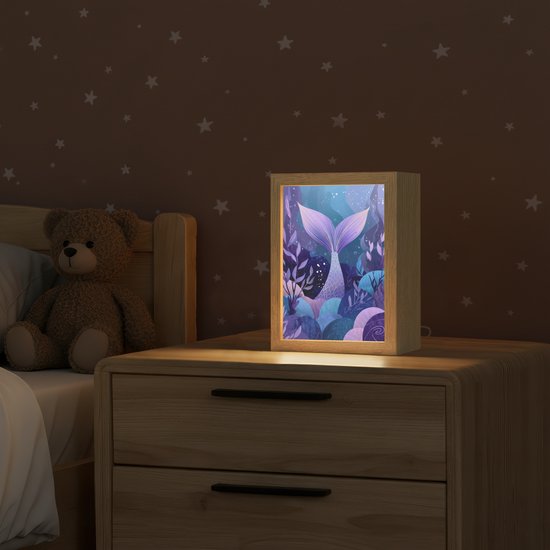 Nachtlampje 15x20 cm - Kinder lamp - Zeemeerminnenstaart - Onderwaterplanten - Paars - Blauw - Tafellamp kinderkamer - Slaapkamer lamp - Bedlamp kinderen - Kinderlampje stopcontact - Wandlamp babykamer - Nachtlampjes van Merkloos — afbeelding 2