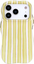 Casemania Hoesje Geschikt voor Apple iPhone 17 Pro - Wave Edge Back Cover - Geel - Golvend Telefoonhoes met Shockproof Bescherming