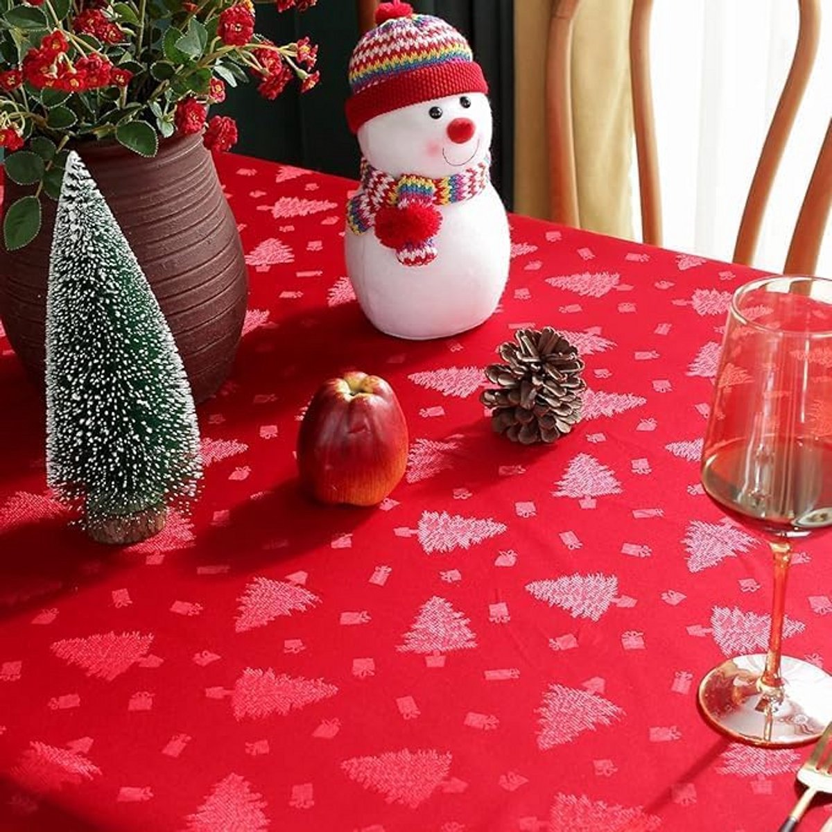 Jacquard Kersttafelkleed Vierkant, Mors- en Kreukvrij, Rood met Kerstboompatroon