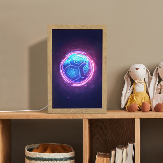 Nachtlampje 20x30 cm - Kinder lampje - Voetbal - Sport - Blauw - Paars - Tafellamp kinderkamer - Slaapkamer lamp - Bedlamp kinderen - Kinderlampje stopcontact - Wandlamp babykamer - Nachtlampjes van Merkloos — afbeelding 3