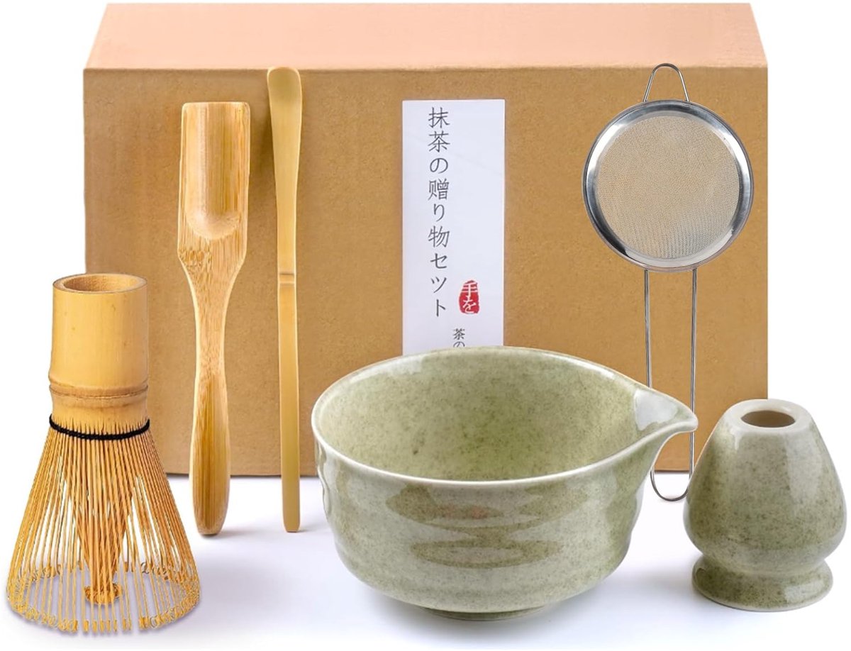 Matcha Theeset – 6-delige Set Met Matcha Bezem, Roestvrijstalen Zeef, Matcha Kom, 2 Lepels En Keramische Bezemhouder – Cadeau Voor Matcha Liefhebbers, Groene Pruim