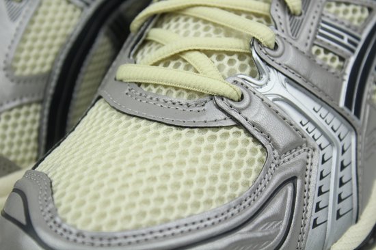 ASICS GEL-KAYANO 14 Oyster White / Steeple Grey - Baskets - 1203A537 - Taille 43,5