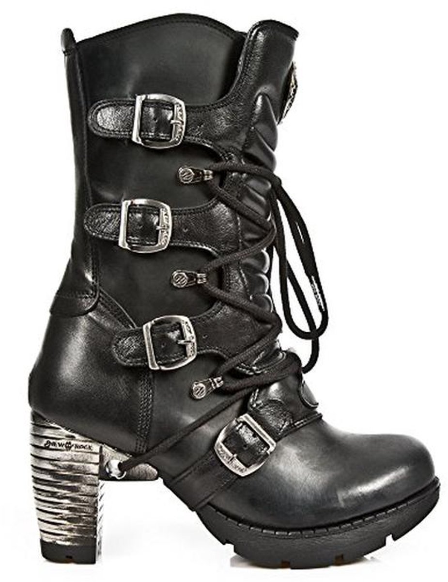 Hoge laarzen voor dames in rock, goth, punk en biker stijl