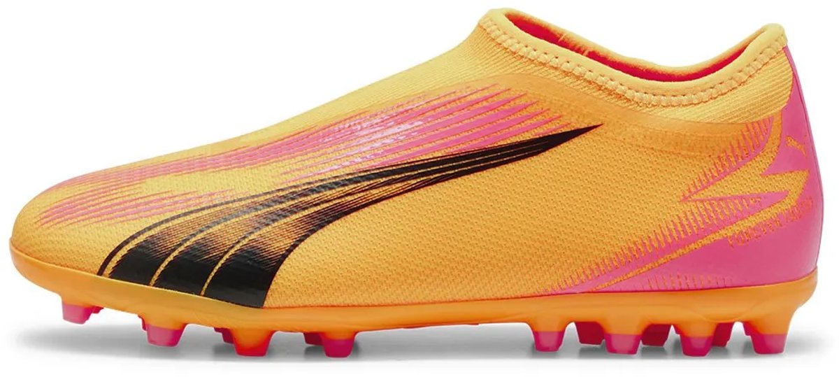 Puma Ultra Match LL MG voetbalschoenen in oranje met zwarte en roze details, lichtgewicht mesh en gripcontrol.