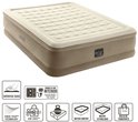 Un matelas pneumatique Intex crème et brun avec pompe intégrée. Des icônes montrent des fonctionnalités comme le confort et la stabilité.