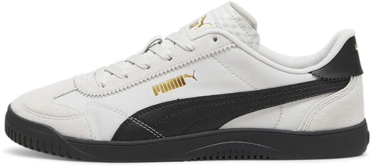 Puma Club 5v5 Lux voetbalschoenen in wit met zwarte accenten, casual design en rubberen buitenzool. EU 37.