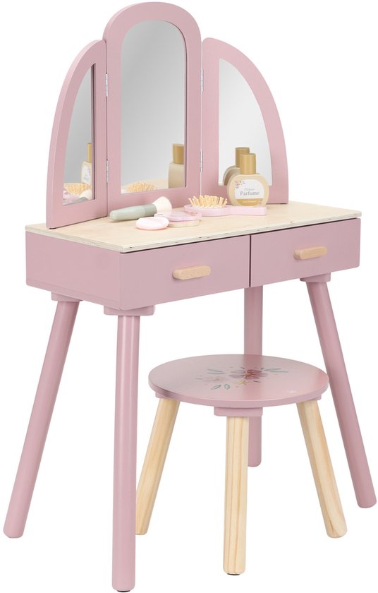 Roze houten kaptafel met drievoudige spiegel, krukje met bloemenprint en accessoires.