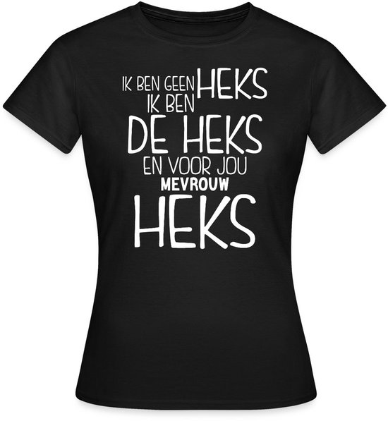 Zwart dames T-shirt met witte tekst: 'Ik ben geen heks, ik ben de heks en voor jou mevrouw heks'.