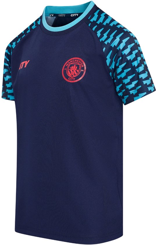 Donkerblauw Manchester City voetbalshirt met lichtblauwe bliksemprint op de mouwen en opdruk.