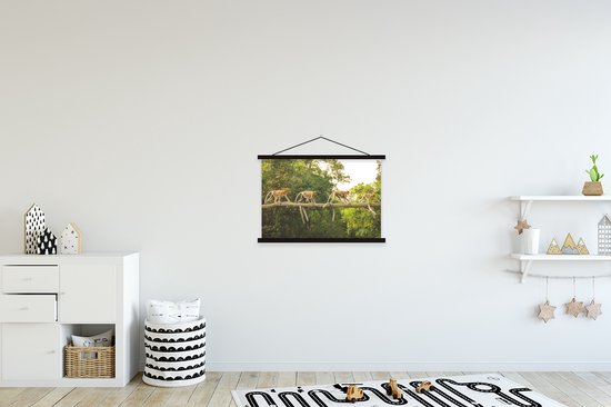Quatre singes marchant sur une branche affiche textielposter lattes noir 60x40 cm - Tirage photo sur plaque scolaire (décoration murale salon / chambre)