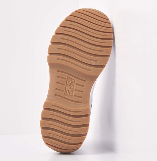 Bruine profielzool van een sneaker met British Knights logo.