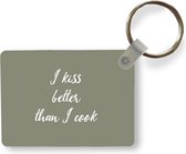 Sleutelhanger - Spreuken - I kiss better than I cook - Kus - Quotes - Uitdeelcadeautjes - Plastic