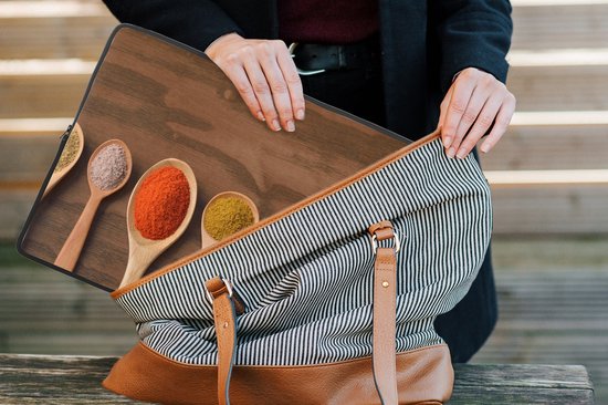 Laptophoes 15.6 inch - Pollepel - Kruiden - Eten - Specerijen - Tafel - Laptop sleeve - Binnenmaat 37x26 cm - Zwarte achterkant