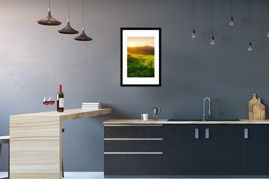 PosterMonkey - Cadre photo - Poster - Herbe - Montagnes - Soleil - Nature - Cadre poster - Cadre - 40x60 cm - Poster montagnes - Décoration chambre - Poster paysage - Image dans cadre - Décorations de Noël - Décoration de Noël pour intérieur - Noël