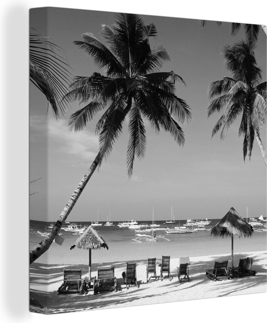 Canvas Schilderij Palmbomen en ligstoelen op het strand van Boracay - zwart wit - 20x20 cm - Wanddecoratie
