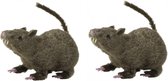 Set van 2x stuks harige horror decoratie rat bruin 21 cm - Halloween decoratie - Enge horror kerkhof deco dieren