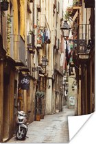 Smalle straat in Barcelona Poster 40x60 cm - Foto print op Poster (wanddecoratie woonkamer / slaapkamer) / Europese steden Poster