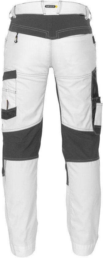 Achterkant van werkbroek, wit met donkergrijs, DASSY logo bovenaan.