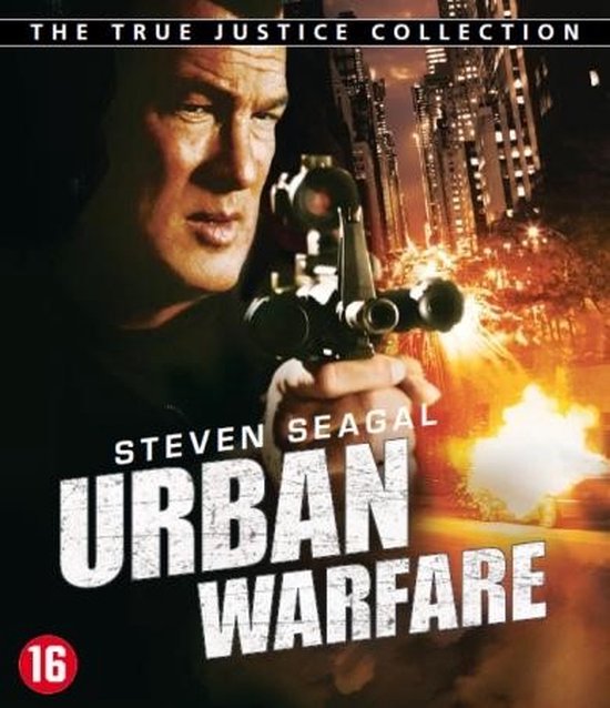 Steven Seagal met wapen in de film Urban Warfare.