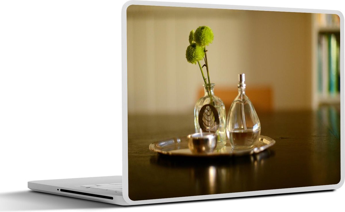 Afbeelding van product SleevesAndCases  Laptop sticker - 10.1 inch - De groene bloemen in een vaas en een fles parfum