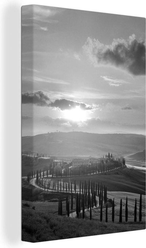 Canvas Schilderij Zonsondergang over het Toscaanse landschap - zwart wit - 80x120 cm - Wanddecoratie