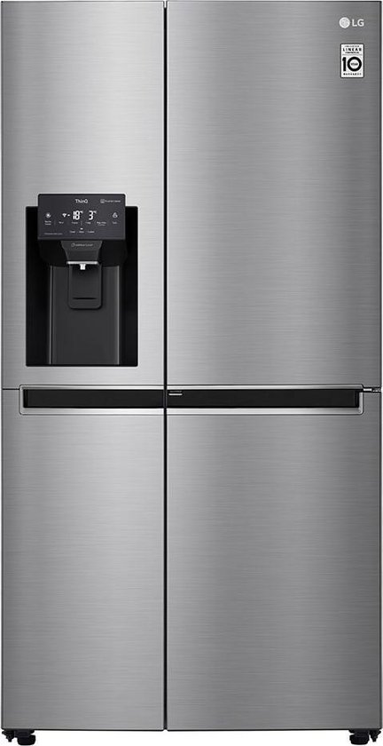 Zilverkleurige LG Amerikaanse koelkast met vier deuren, waterdispenser en digitaal display.
