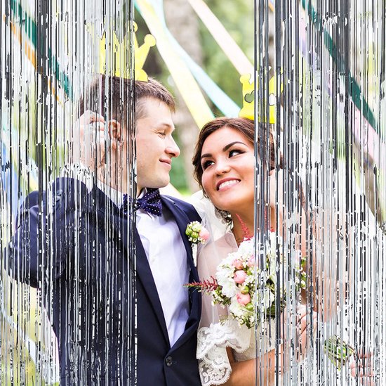 O-Kinee Abschluss Vorhänge Gold Schwarz,Lametta Vorhang,Glitzervorhang,Tinsel Curtain,Fotowand Hintergrund Folienfransen für BVB Graduation Rente Geburtstag Hollywood Gatsby Silvester Party