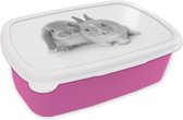 Broodtrommel Roze - Lunchbox - Brooddoos - Twee konijnen - zwart wit - 18x12x6 cm - Kinderen - Meisje