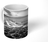Mok - Baikalmeer met vissenstaartrots - zwart wit - 350 ML - Beker